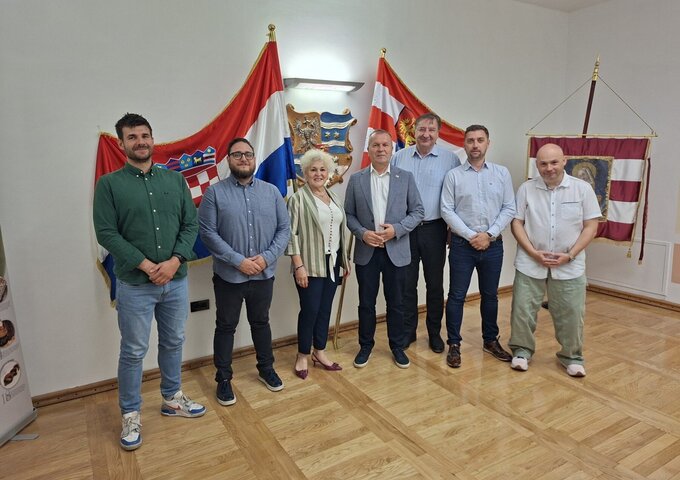 Predstavnici Lokalnih akcijskih grupa razgovarali sa županom Stričakom